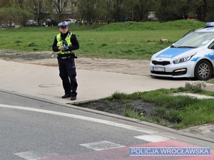 Spotkanie z policjantami wrocławskiej grupy SPEED może mieć również wymiar dydaktyczny… szczególnie w przypadku ”młodych kierowców”