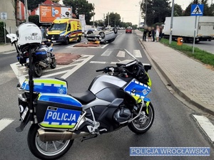 Niebezpiecznie wyglądające zdarzenie drogowe w Bielanach Wrocławskich