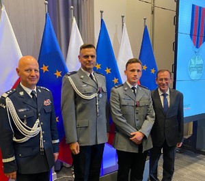 Pomagamy i chronimy - 5 wrocławskich policjantów wyróżnionych odznaką imienia podkomisarza Policji Andrzeja Struja