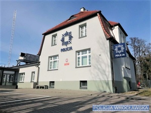 Zdjęcie ilustracyjne budynku Komisariatu Policji w Długołęce