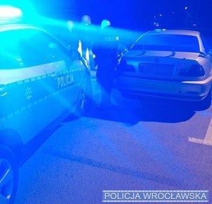 Zatrzymanie nietrzeźwych kierujących, ujawniony skradziony pojazd oraz ratowanie życia... to wszystko zrealizowali podczas jednej interwencji policjanci z komisariatu w Kobierzycach przy wsparciu funkcjonariuszy z Sobótki oraz Kątów Wrocławskich