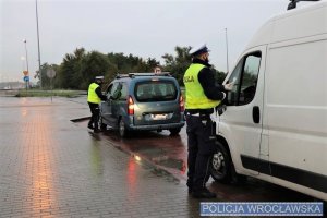 Policjanci sprawdzają trzeźwość kierujących na Autostradzie A4