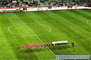 Zabezpieczenie meczu na Stadionie Miejskim we Wrocławiu - prezentacja drużyn