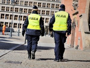 Umundurowani policjanci na wrocławskim rynku
