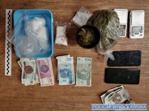 Areszt tymczasowy dla dealera, który posiadał ponad 8 tysięcy porcji różnego rodzaju narkotyków