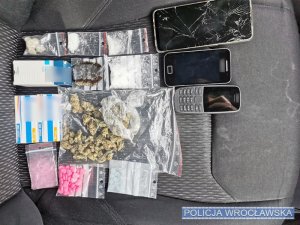 Zabezpieczone narkotyki, papierosy, leki i telefony