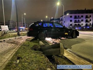 Uszkodzone BMW po zdarzeniu drogowym