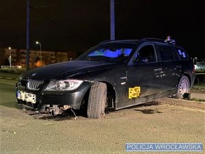 Uszkodzone BMW po zdarzeniu drogowym