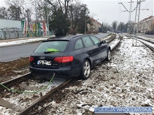 Pojazd osobowy na torowisku