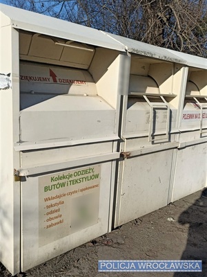 Wrocławscy policjanci zatrzymali na gorącym uczynku trzech złodziei okradających kontenery z używaną odzieżą dla potrzebujących