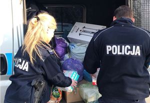 Policjanci z Fabrycznej przekazali dary dla uchodźców z Ukrainy