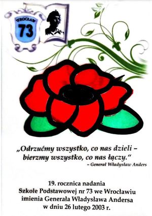 witraż zawierający przesłanie Generała Władysława Andersa: „Odrzućmy wszystko, co nas dzieli – bierzmy wszystko, co nas łączy.”