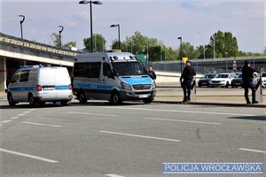 Policjanci podczas zabezpieczenia meczu