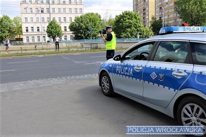 Funkcjonariusze z wrocławskiej drogówki podsumowali, przeprowadzone wczoraj działania na rzecz poprawy bezpieczeństwa pieszych pn. „Niechronieni uczestnicy ruchu drogowego”