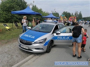 Policjanci z Leśnicy na festynie w Praczach Odrzańskich