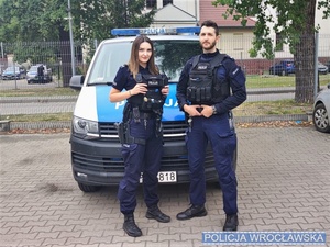 Policjanci z wrocławskiej komendy uratowali życie nastolatce