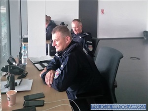 I Zastępca Komendanta Miejskiego Policji we Wrocławiu podczas zabezpieczenia