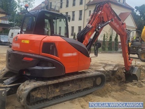 Jechał koparką mając sądowy zakaz prowadzenia pojazdów