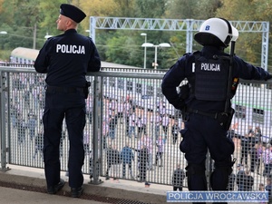 Policjanci podczas zabezpieczenia