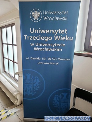 Baner informacyjny dotyczący Uniwersytetu Trzeciego Wieku
