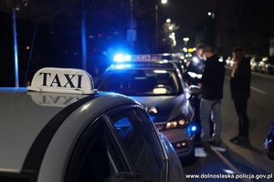 Szeroko zakrojone policyjne działania w stolicy Dolnego Śląska. Zatrzymany m.in. taksówkarz podejrzewany o popełnienie przestępstwa o charakterze seksualnym