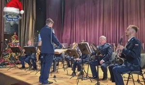 Muzyczny podarunek na Święta od dolnośląskiej orkiestry policyjnej