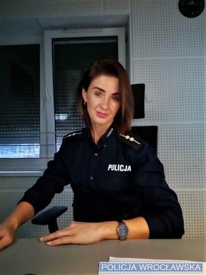 Policjantka w mundurze