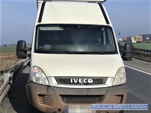 Policjanci wrocławskiej drogówki odzyskali skradziony tego samego dnia pojazd marki Iveco