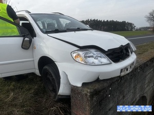 Dolnośląscy policjanci, w drodze do Szczytna, udaremnili ucieczkę z miejsca zdarzenia nietrzeźwemu kierującemu