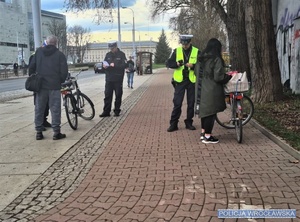 Podsumowanie piątkowych działań policjantów z wrocławskiej drogówki pn. "Bezpieczny Rowerzysta"