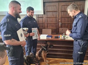 Osiągnęli wysokie noty na zawodach ogólnopolskich i międzynarodowych w różnych konkurencjach, a dzisiaj otrzymali nagrody z rąk Zastępcy Komendanta Wojewódzkiego