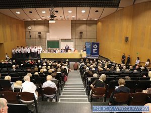 Aula uniwersytetu trzeciego wieku ze słuchaczami Uniwersytetu Trzeciego Wieku