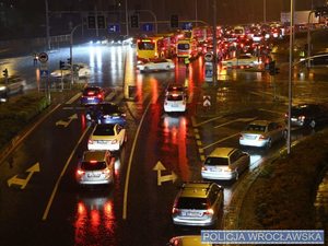 Drogi w okolicy stadionie Tarczyński Arena duża ilość pojazdów i tworzący się zator