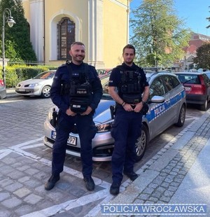 Młoda kobieta chciała odebrać sobie życie. W porę do jej mieszkania przybyli policjanci