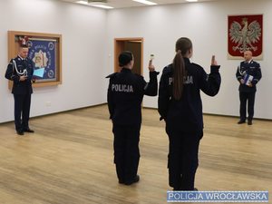 Nowo przyjęte policjantki złożyły rotę ślubowania. Przed nimi teraz niełatwa, ale niezwykle satysfakcjonująca służba, a przede wszystkim możliwość ciągłego pomagania ludziom