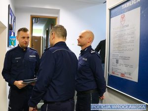 Zastępcy Komendanta Miejskiego Policji we Wrocławiu oraz Komendant Komisariatu Policji Wrocław-Osiedle