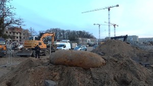 Niewybuch znaleziony podczas prac ziemnych przy ul. Białowieskiej we Wrocławiu powodem ewakuacji pracowników pobliskiej budowy oraz osób znajdujących się w Urzędzie Celnym