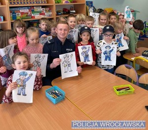 Policjanci rozpoczęli edukację pod hasłem "Bezpieczne wakacje"