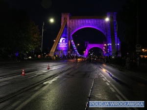 Most grunwaldzki na trasie biegu 10 edycji Nocnego Półmaratonu we Wrocławiu.