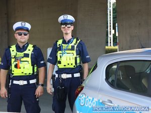 umundurowani policjanci ruchu drogowego