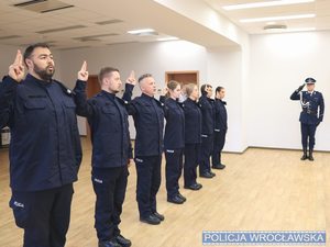 policjanci mówią rotę ślubowania