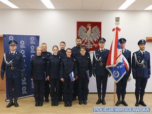 policjanci biorący udział w uroczystości ślubowania