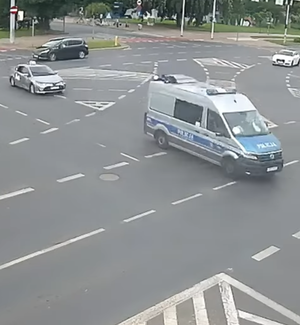 Policjanci z drogówki kolejny raz pomogli w pilotażu osoby do szpitala, której życie było zagrożone [MONITORING]