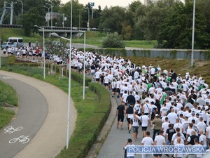 Kibice Legi Warszawy idący na mecz