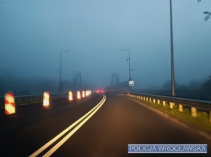 Trudne warunki na drogach Wrocławia i powiatu. Policja apeluje o rozwagę i ostrożną jazdę