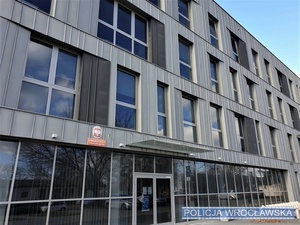 Zdjęcie poglądowe budynku Komisariatu Policji Wrocław-Krzyki.
