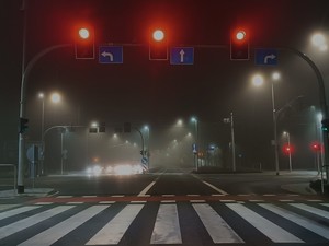 Jedno z wrocławskich skrzyżowań przed wschodem słońca