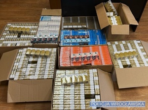 4,5 tysiąca paczek nielegalnych papierosów przejęli wrocławscy policjanci! Straty Skarbu Państwa mogły wynieść blisko 120 tys. zł