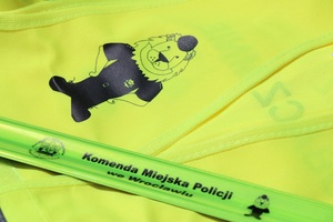 Niebezpieczne nocne zdarzenie z udziałem pieszego. Pamiętajmy o odblaskach!