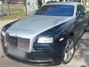 Wrocławscy kryminalni zatrzymali mężczyznę odpowiedzialnego za kradzież pojazdu Rolls-Royce wartego milion złotych